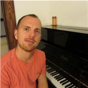 Aprén PIANO en ANGLÈS amb professor nadiu altament qualificat